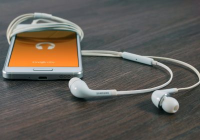 Smartphones : Les écouteurs dans la boîte, c’est fini