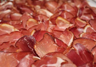 Interdiction des nitrites dans les charcuteries : Une proposition de loi largement édulcorée